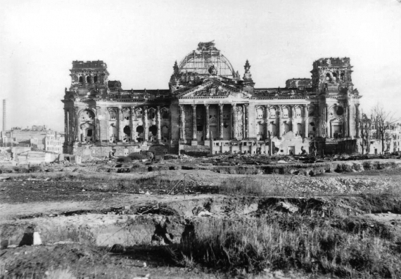 Reichstag 1946 596584 1 w 570